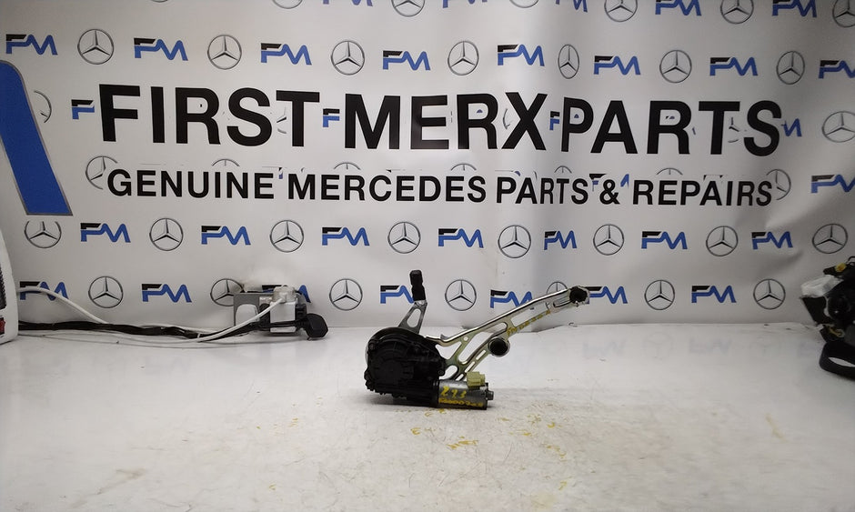 Mercedes C-CLASS W205 TAILGATE LIFT SOFT CLOSE 0390204 124 FM00748