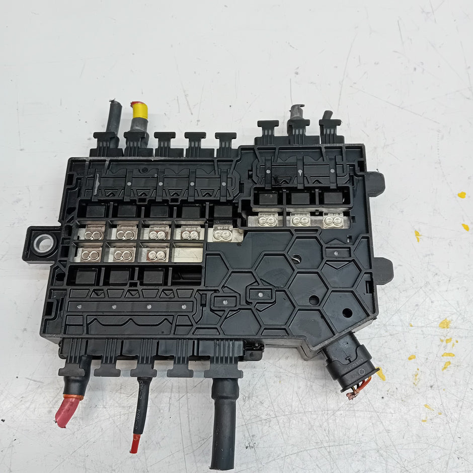 Mercedes C-Class W205 Front Inboard Fuxebox Module Unit A2055402850 FM00814