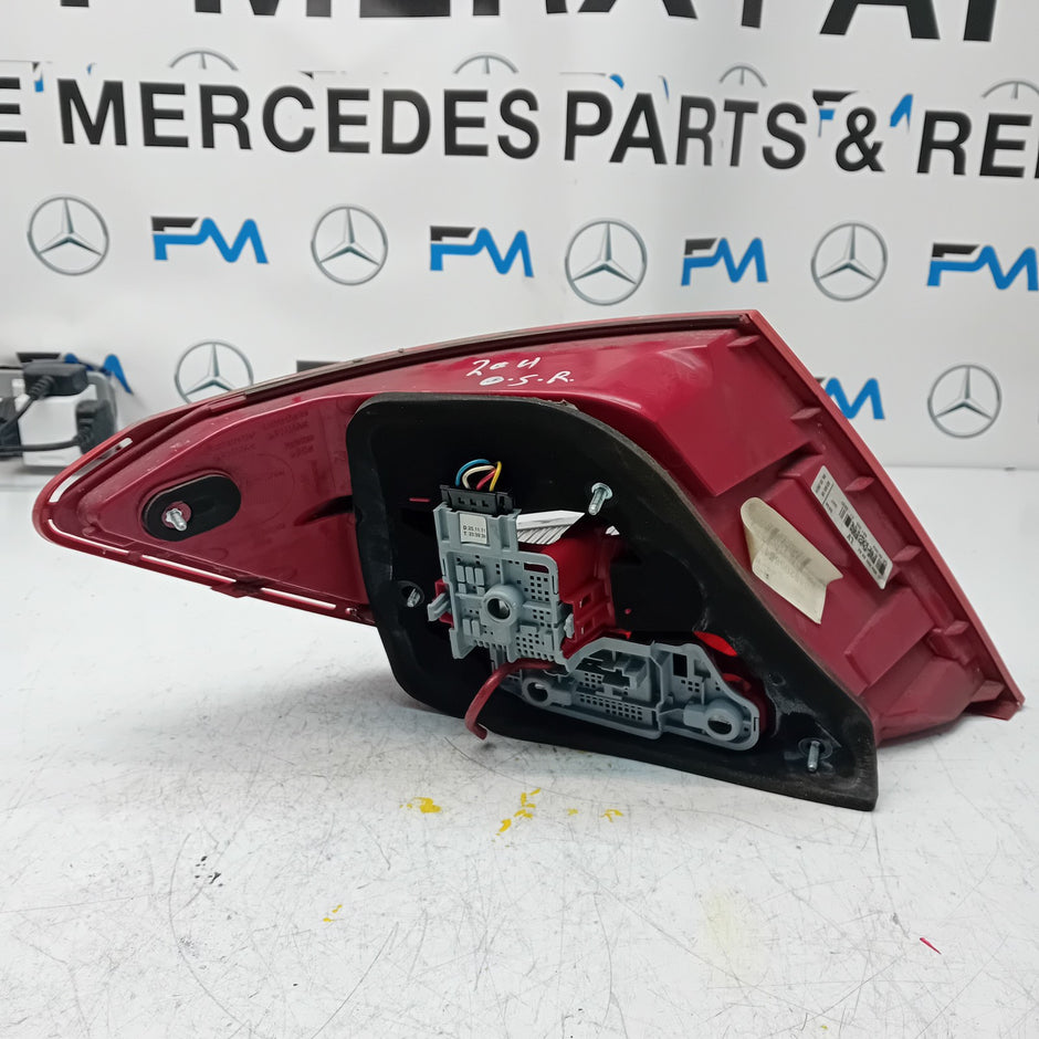 MERCEDES C-CLASS W204 DRIVER SIDE OS REAR TAIL LIGHT A2048205864 2011 FMT119