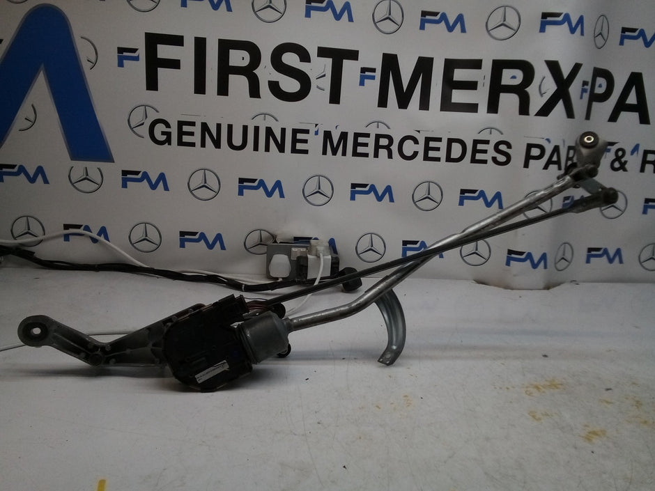 MERCEDES-BENZ C CLASS W205 FRONT WIPER MOTOR WITH LINKAGE A2059600940 FM00218