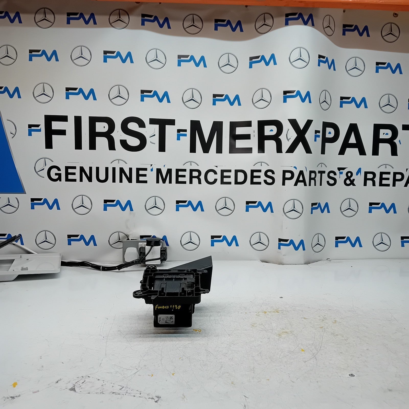 MERCEDES C-CLASS W205 ENGINE SOUND CONTROL MODULE & BRACKET A2239016902 FM001130
