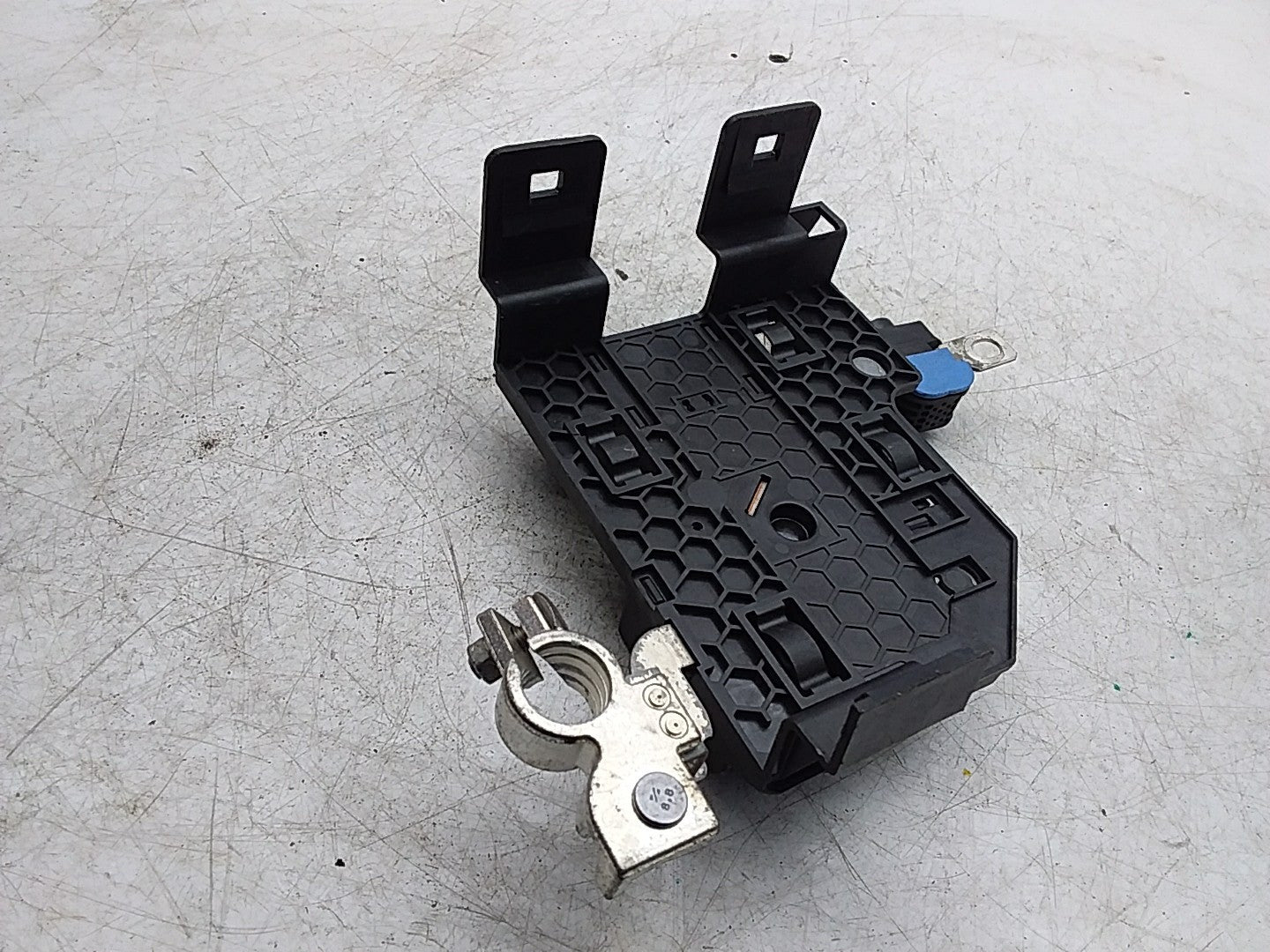 MERCEDES  B-CLASS W247 BATTERY TERMINAL LIMITER BRACKET UNIT A2479067502 FMR10