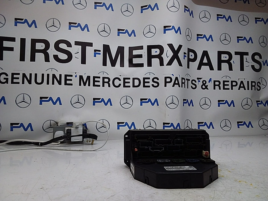 Mercedes E-CLASS W212 Fuse  Box RELAY A2129003614 FMF99