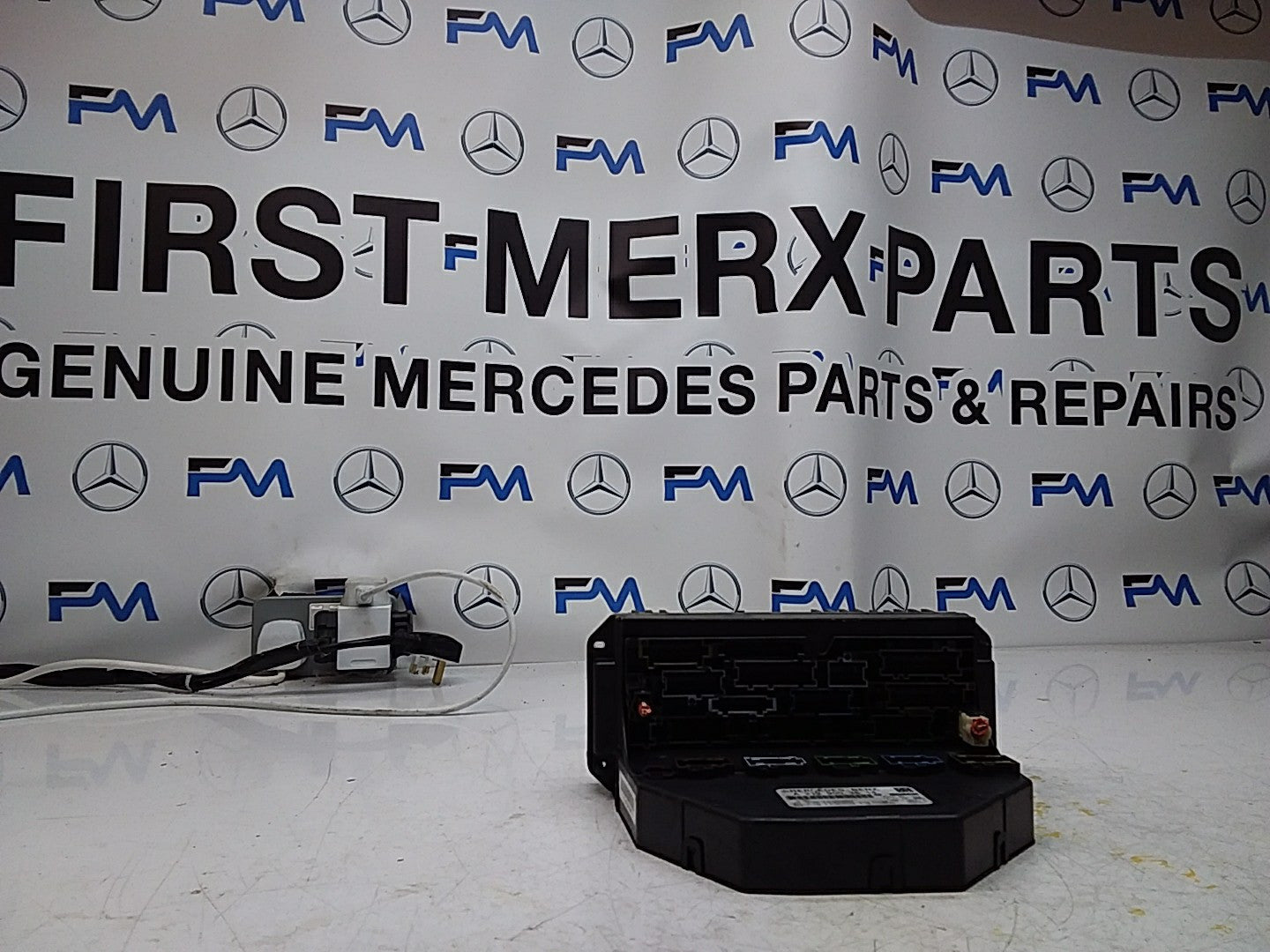 Mercedes E-CLASS W212 Fuse  Box RELAY A2129003614 FMF99