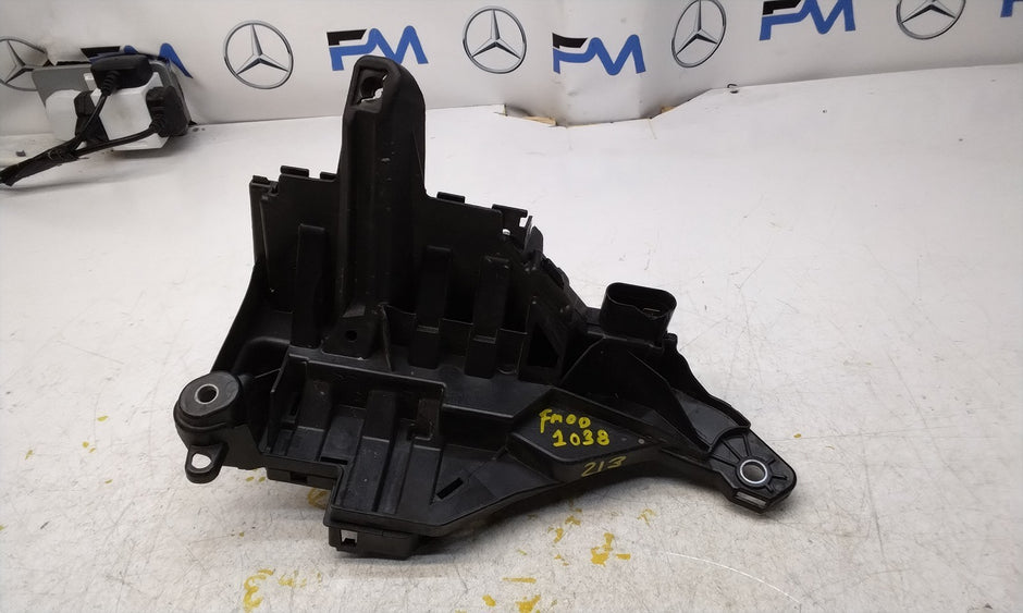 Mercedes C-CLASS W205 Fuse Relay Junction Box A2135400750 FM001038