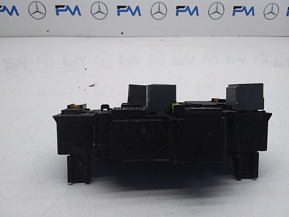 MERCEDES E CLASS FUSE RELAY BOX A2139062202 W213 2016 ONWARDS FMF54