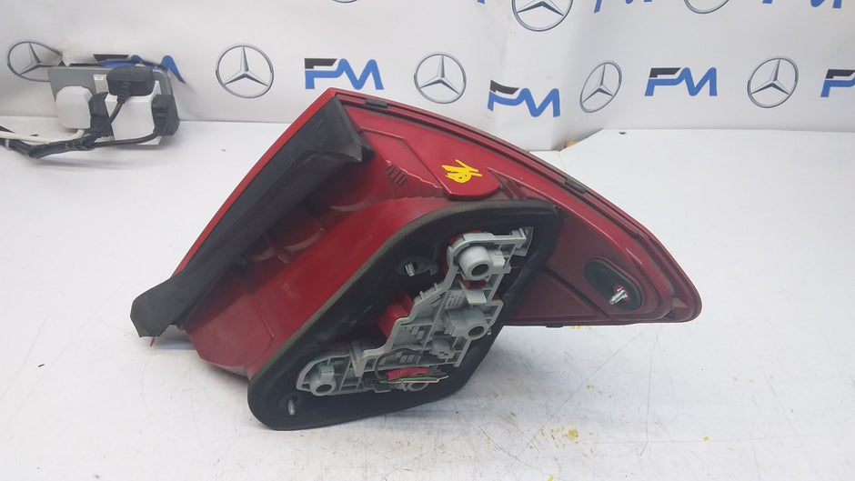 MERCEDES C-CLASS W204 PASSENGER SIDE NS REAR TAIL LIGHT A2048203564 2011 FMT108