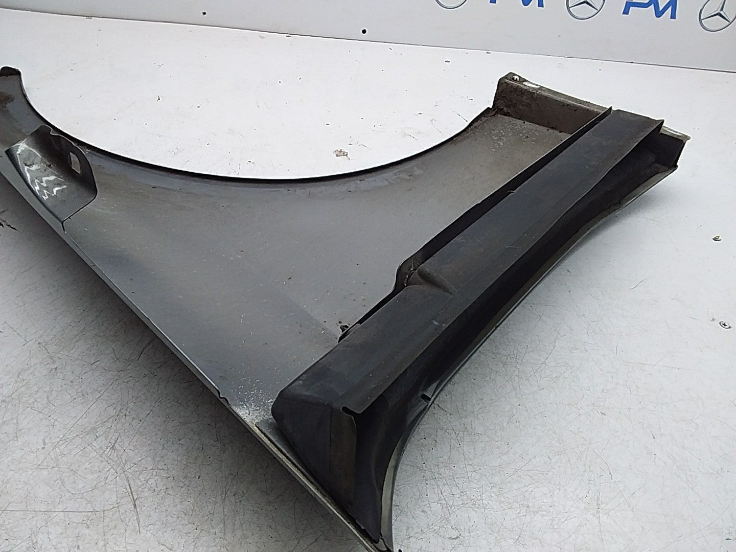 MERCEDES  E-CLASS W212 NS LEFT PASSENGER SIDE WINGS FMW28 A2128810101 (DAMAGED)