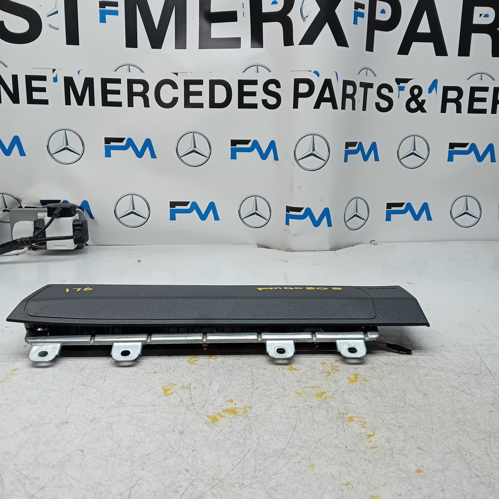 MERCEDES BENZ A-CLASS W176 O/S/F DRIVER SIDE KNEE AIRBAG FM00808