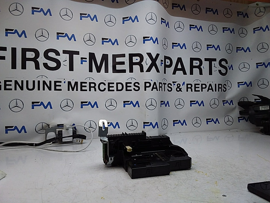 MERCEDES C-CLASS W204  FUSE  BOX RELAY A2049060105 FMF103
