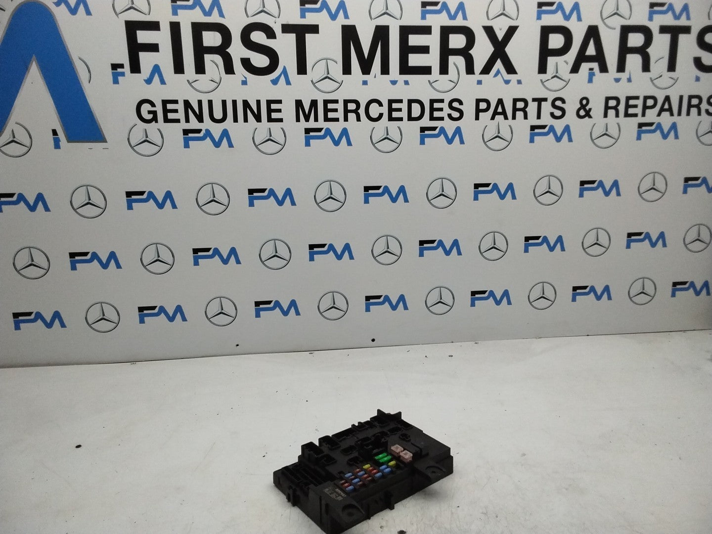 MITSUBISHI OUTLANDER FUSE RELAY  BOX  8637B687  FMF164