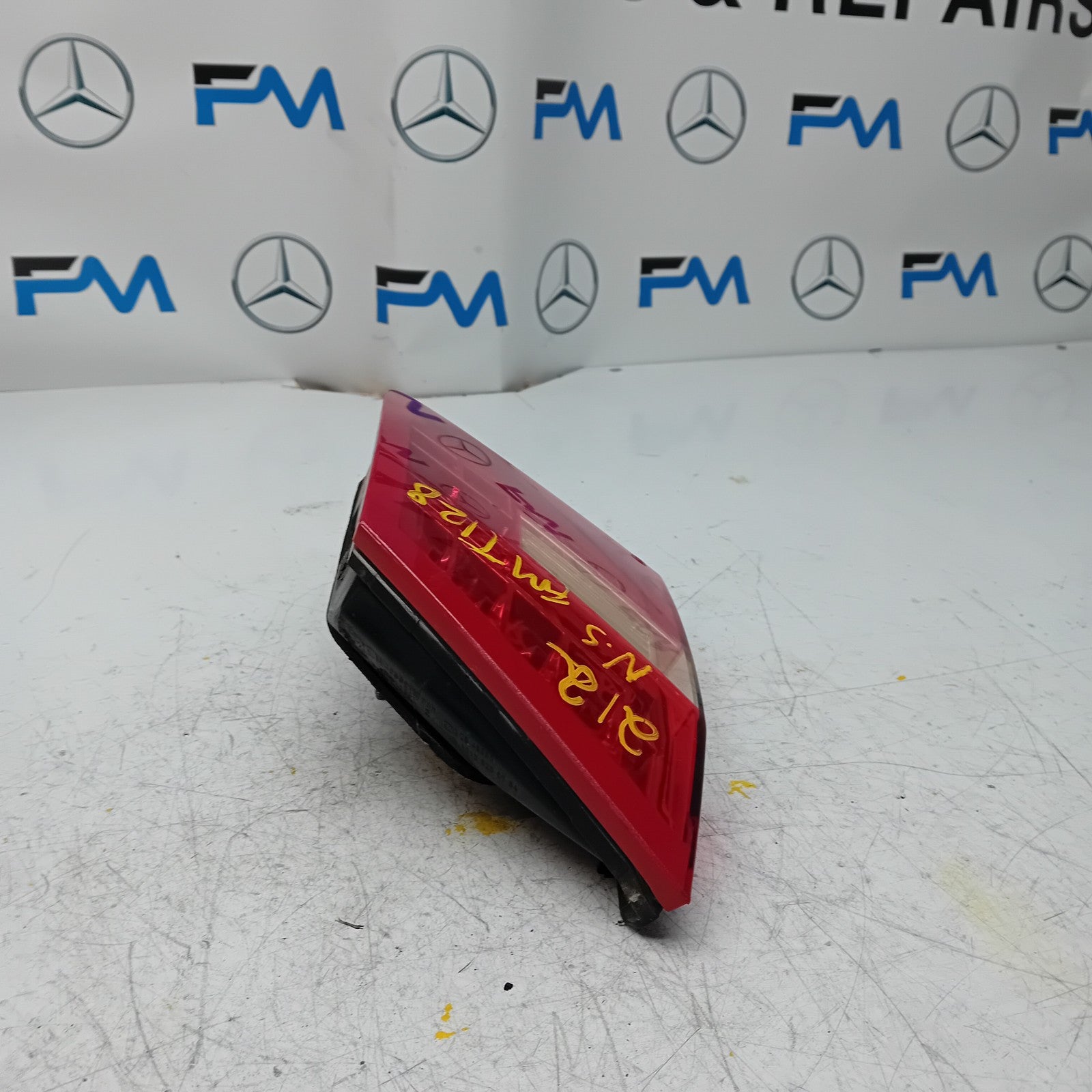 MERCEDES E-CLASS W212 PASSENGER SIDE NS REAR TAIL LIGHT A2129060358 2011 FMT128