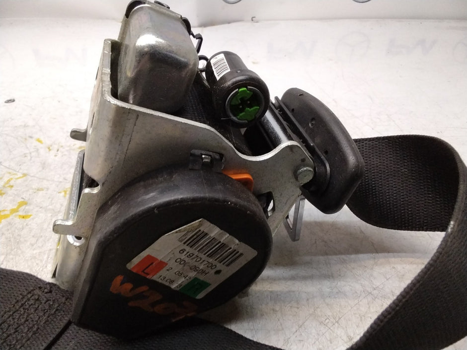 MERCEDES E CLASS SEAT BELT REAR RIGHT AND LEFT A2078602385 C207 FMS450 NSR OSR