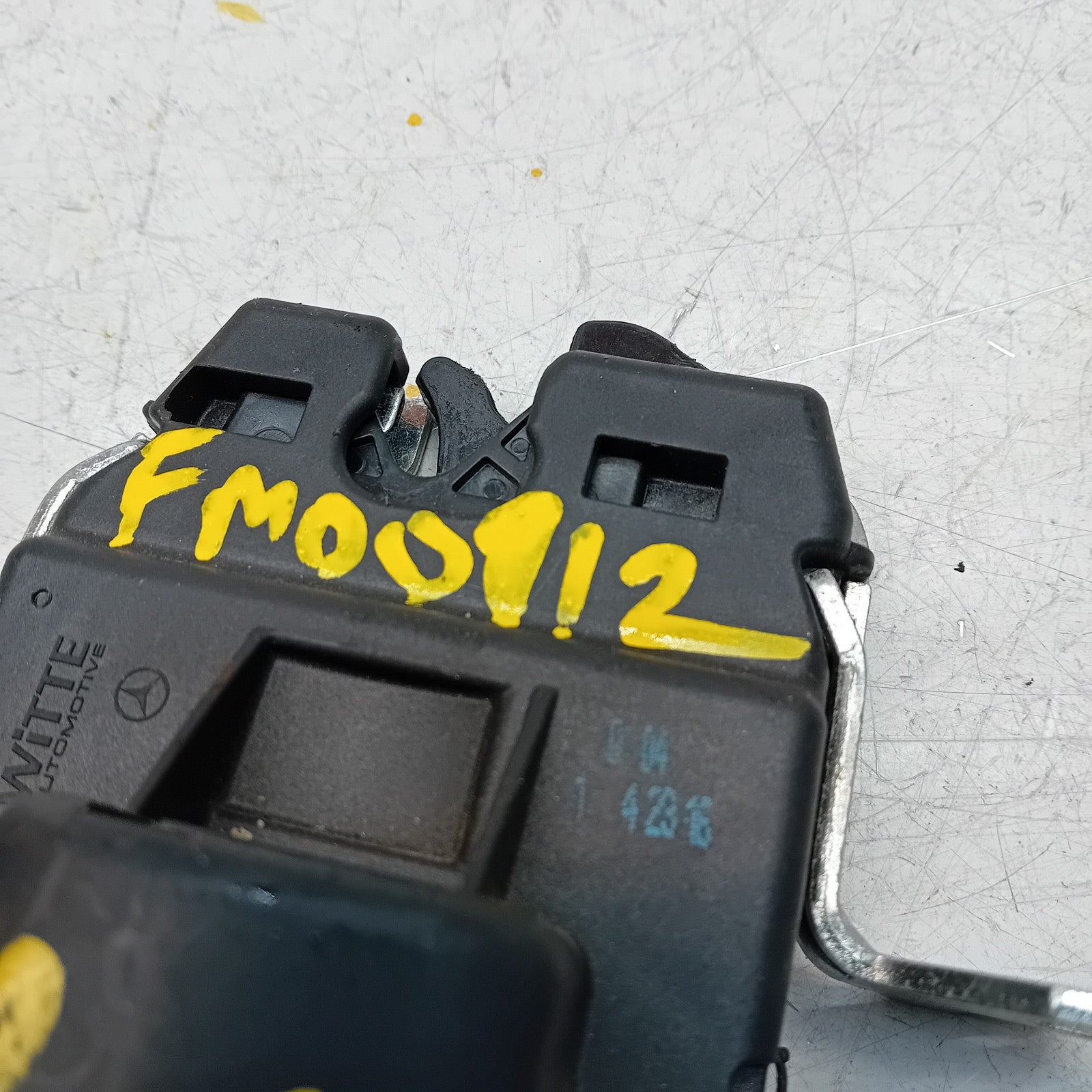 GENUINE MERCEDES BENZ C-CLASS W205 TRUNK LID LOCK LATCH FM00912