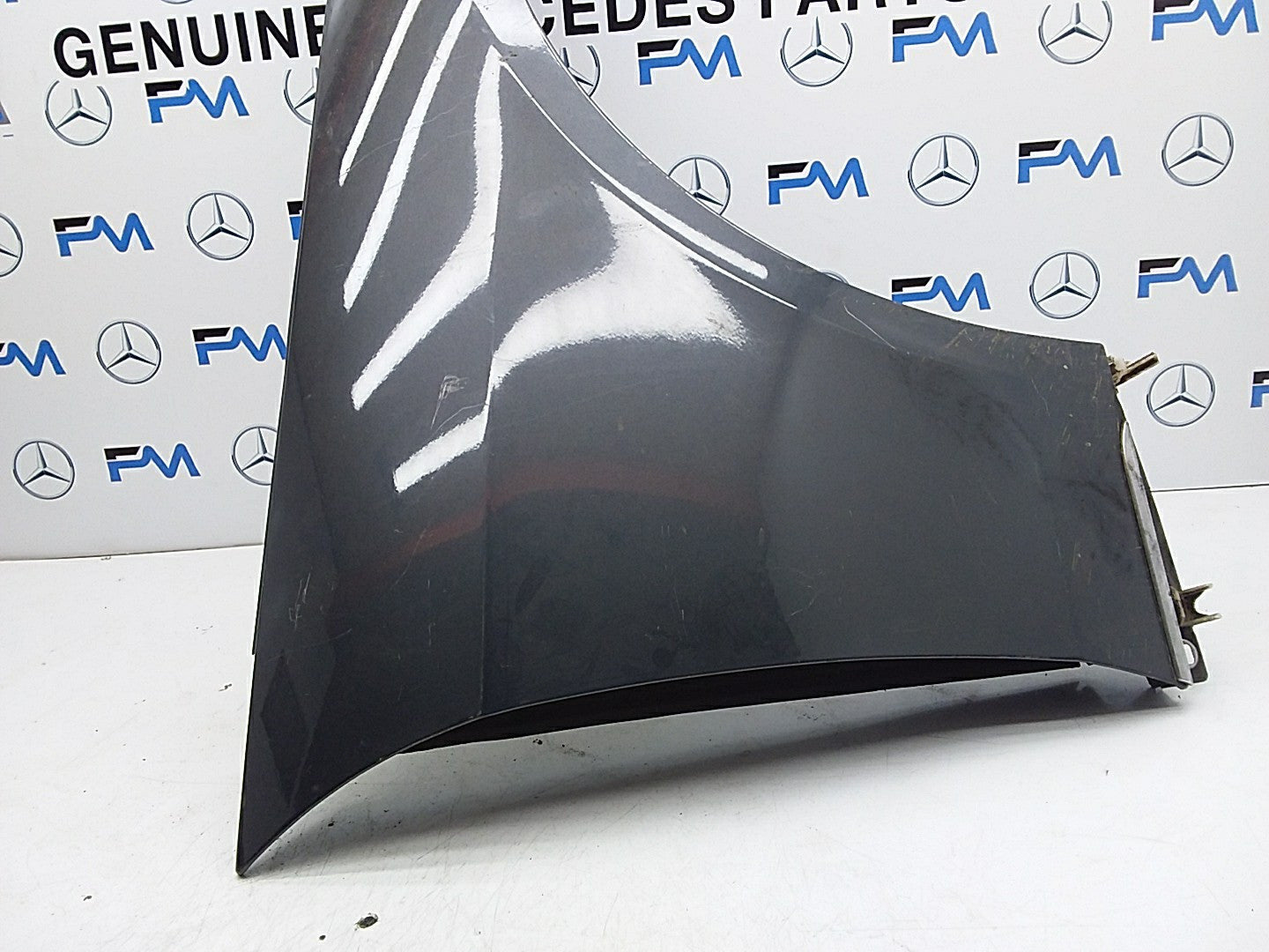 MERCEDES  E-CLASS W212 OS RIGHT DRIVER SIDE WINGS FMW23 (DAMAGED)