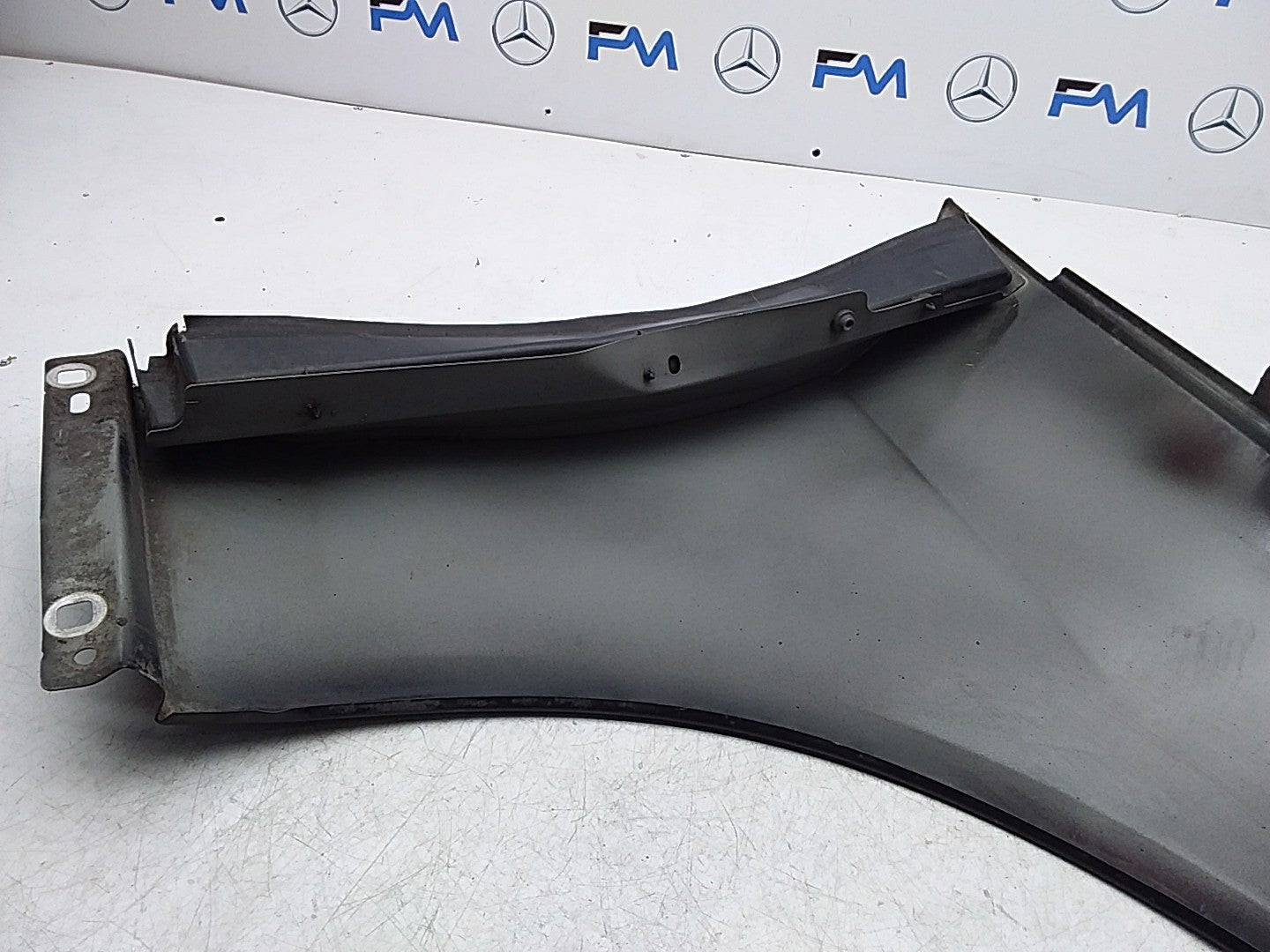 MERCEDES  E-CLASS W212 NS LEFT PASSENGER SIDE WINGS FMW27 A2128800124 (DAMAGED)