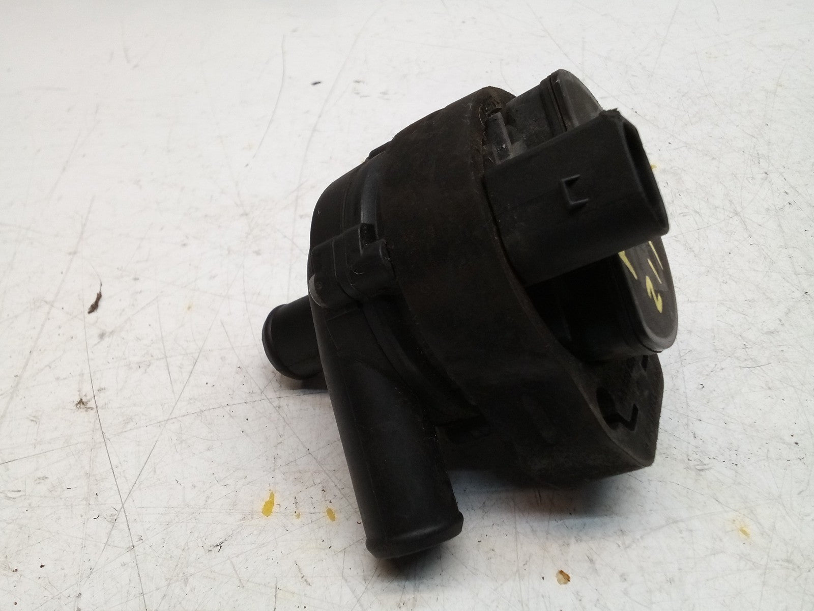 Mercedes E-CLASS W211 ELECTRIC COOLANT WATER PUMP A2118350028 FM00796