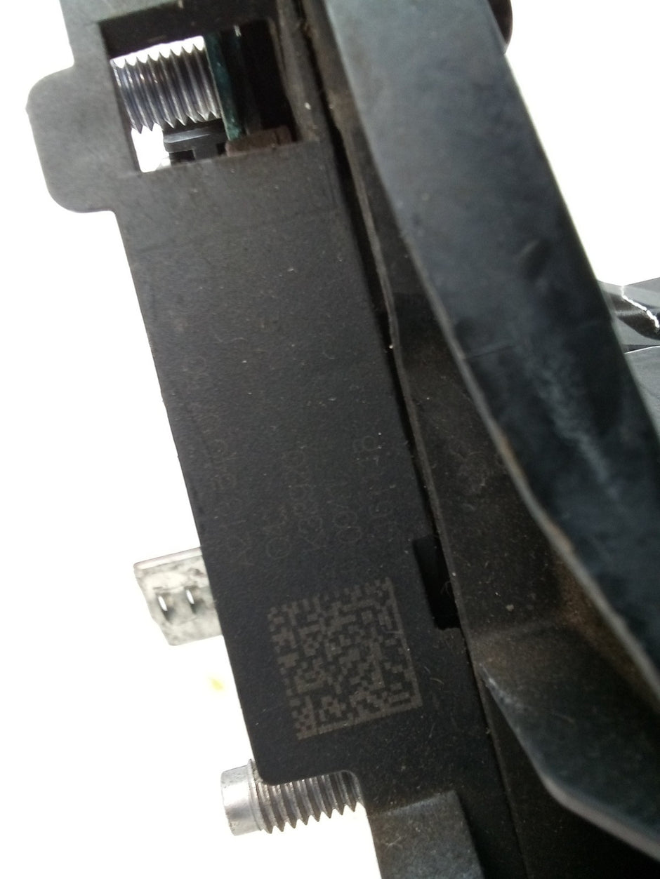 Mercedes E-CLASS W213 Fuse Relay Junction Box A2135400750 FM00789