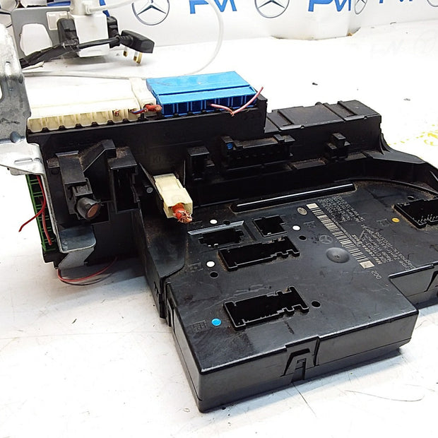Mercedes E-CLASS W212 FUSE BOX RELAY  A2129003922 FMF109