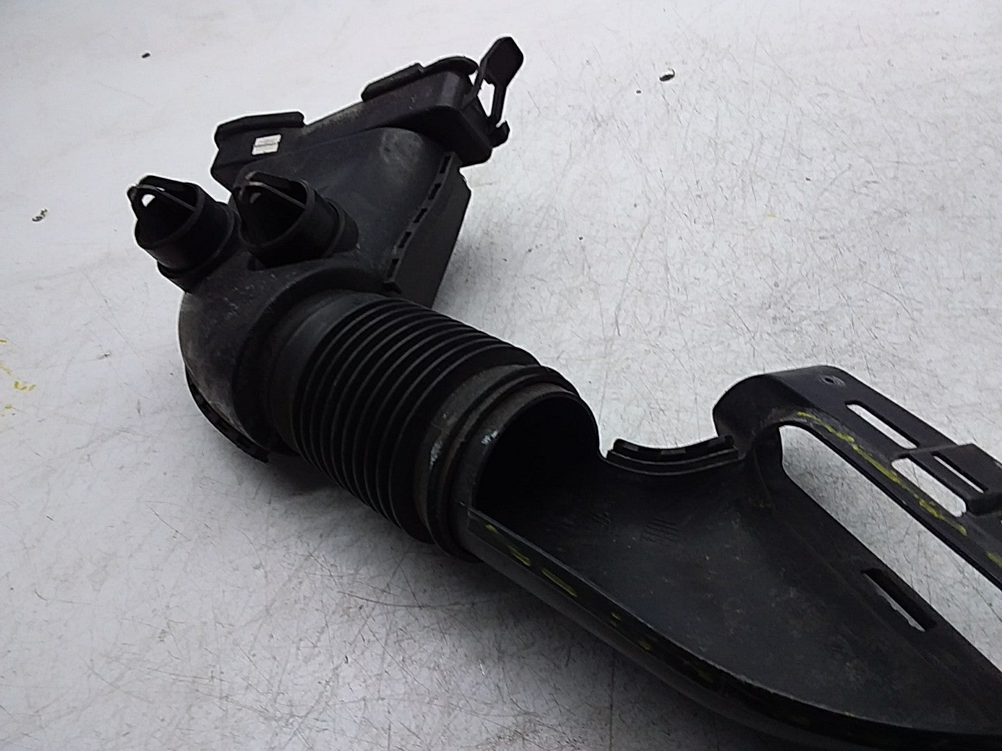 MERCEDES BENZ E-CLASS W213 AIR INTAKE TUBE A6540040097 FMI45 (DAMAGED)