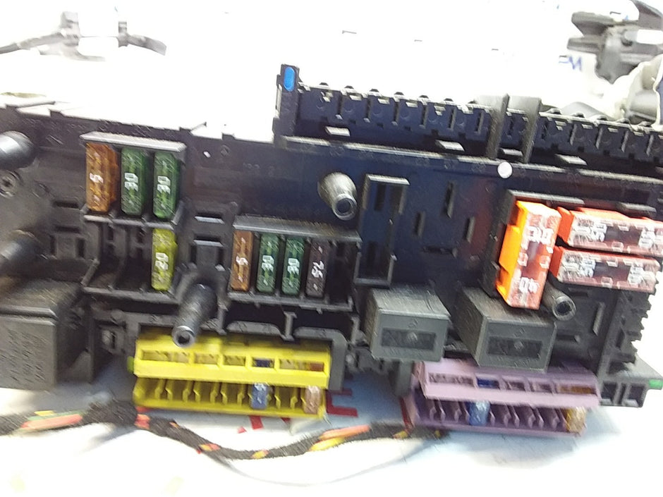 Mercedes E-CLASS W212 Fuse Box RELAY  A2129000004 FMF105