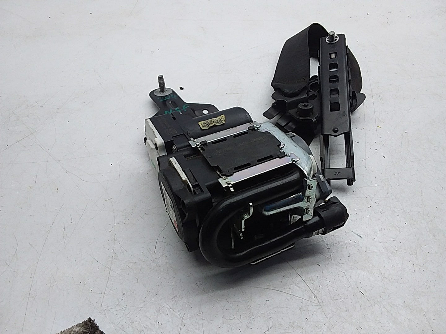 MERCEDES C-CLASS W204 SEAT BELT FRONT LEFT PASSENGER SIDE A2048680022 FMS204 NSF
