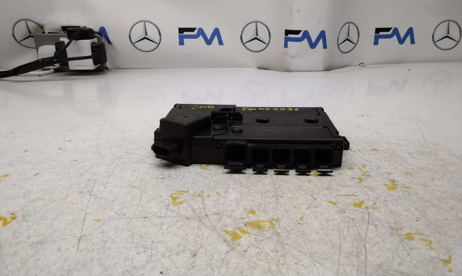 MERCEDES C-CLASS W205 2014 On FUSE RELAY DISTRIBUTION BOX A2055402850 FM001036