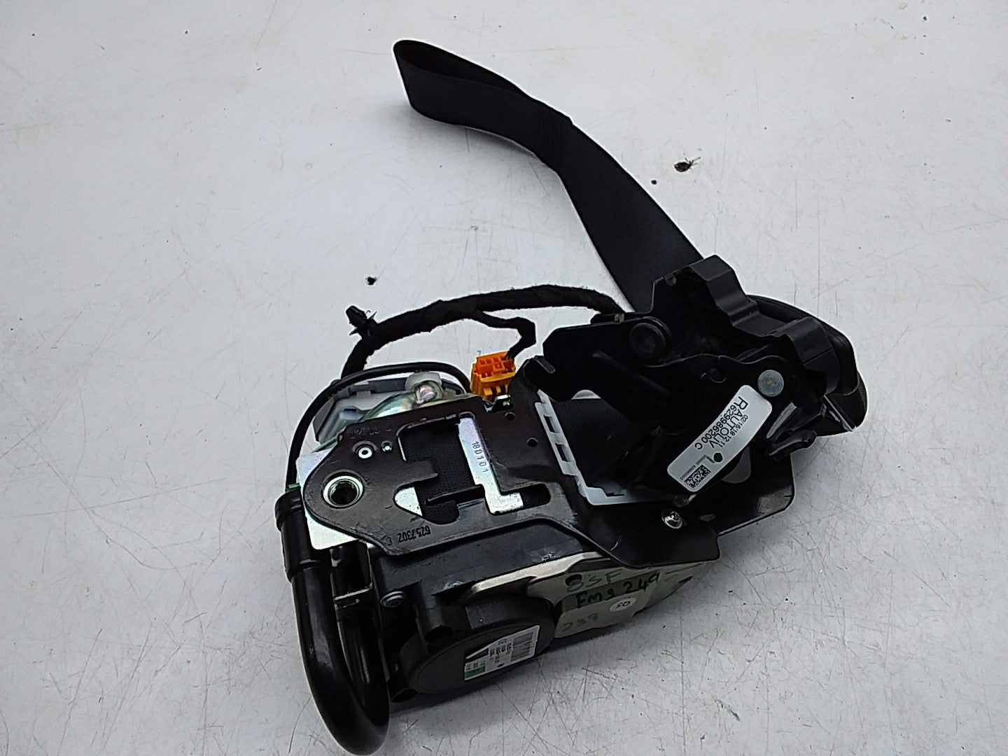 MERCEDES E-CLASS W238 SEAT BELT FRONT RIGHT DRIVER SIDE A2388602900 FMS249 OSF