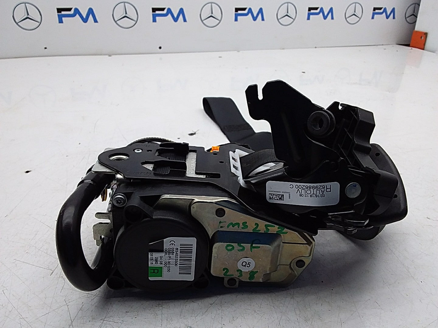 MERCEDES E-CLASS W238 SEAT BELT FRONT RIGHT DRIVER SIDE A2388602900 FMS252 OSF