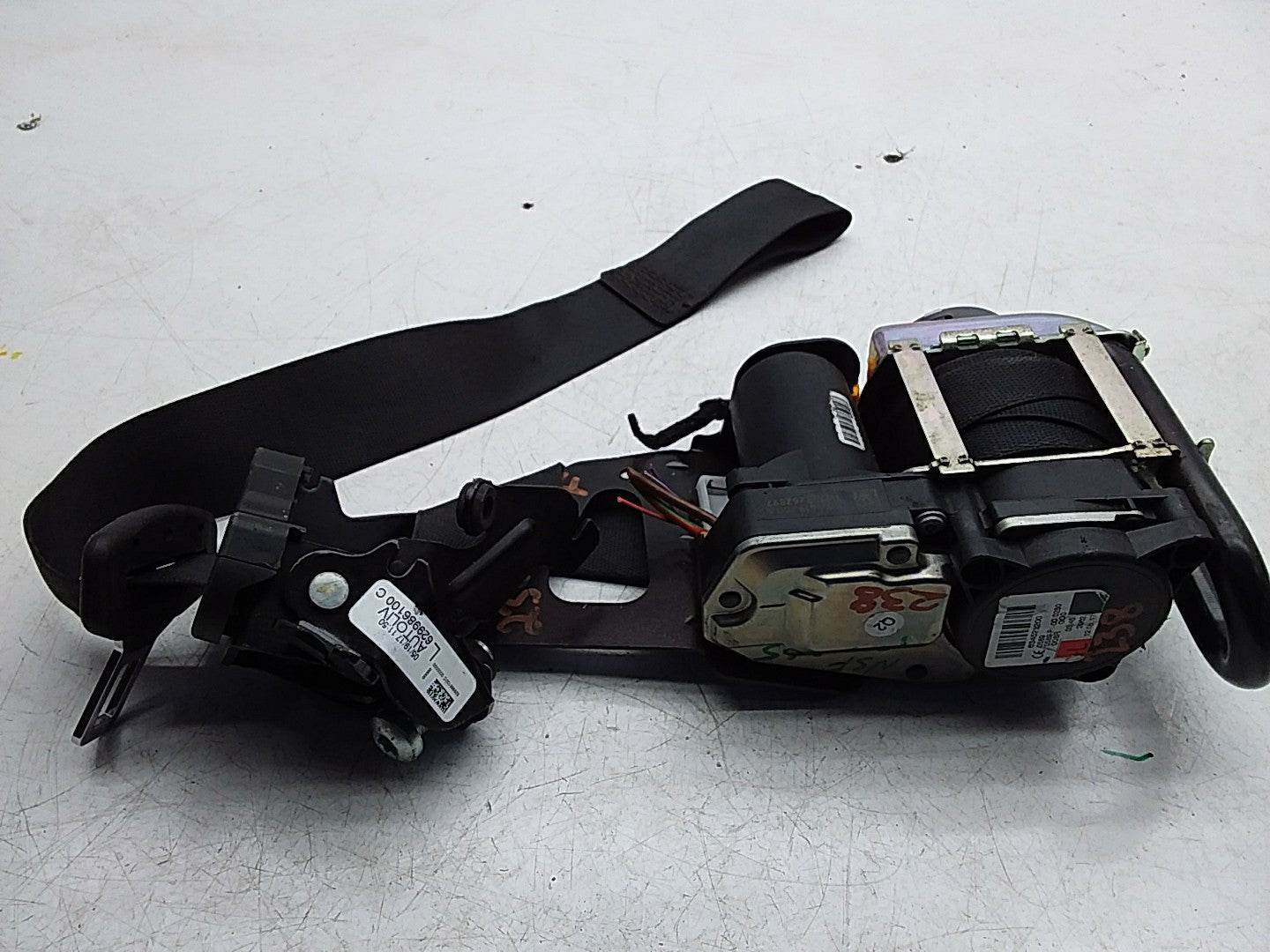 MERCEDES E-CLASS W238 SEAT BELT FRONT LEFT PASSENGER SIDE A2388602800 FMS265 NSF