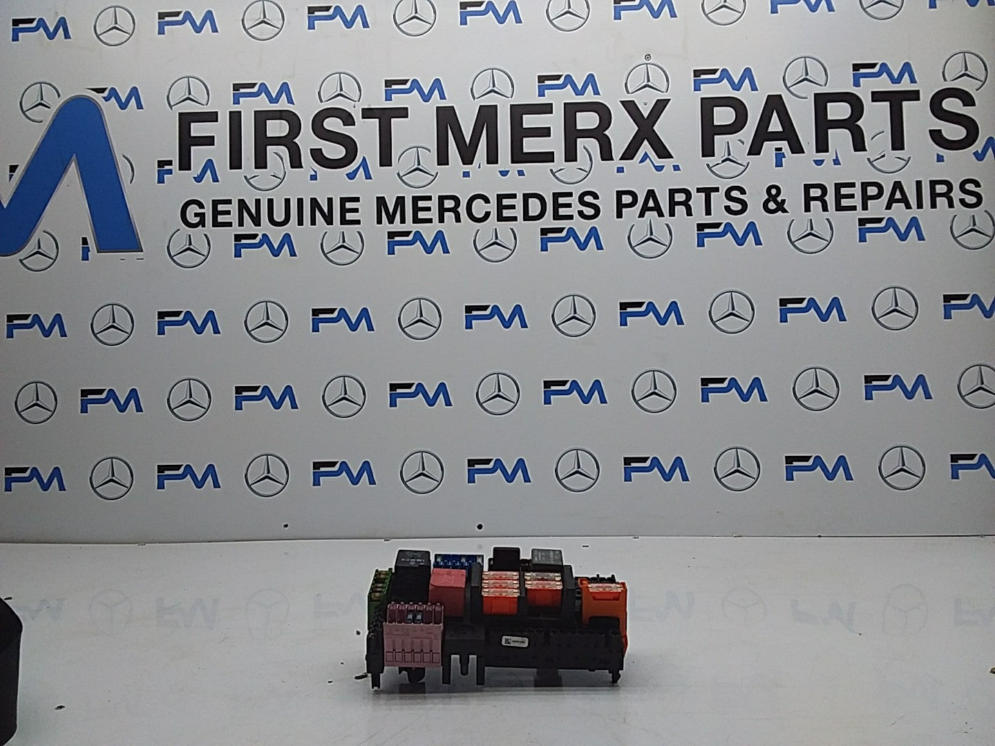 MERCEDES E-CLASS W213 2016 ONWARDS  FUSE RELAY BOX A2139068801  FMF58