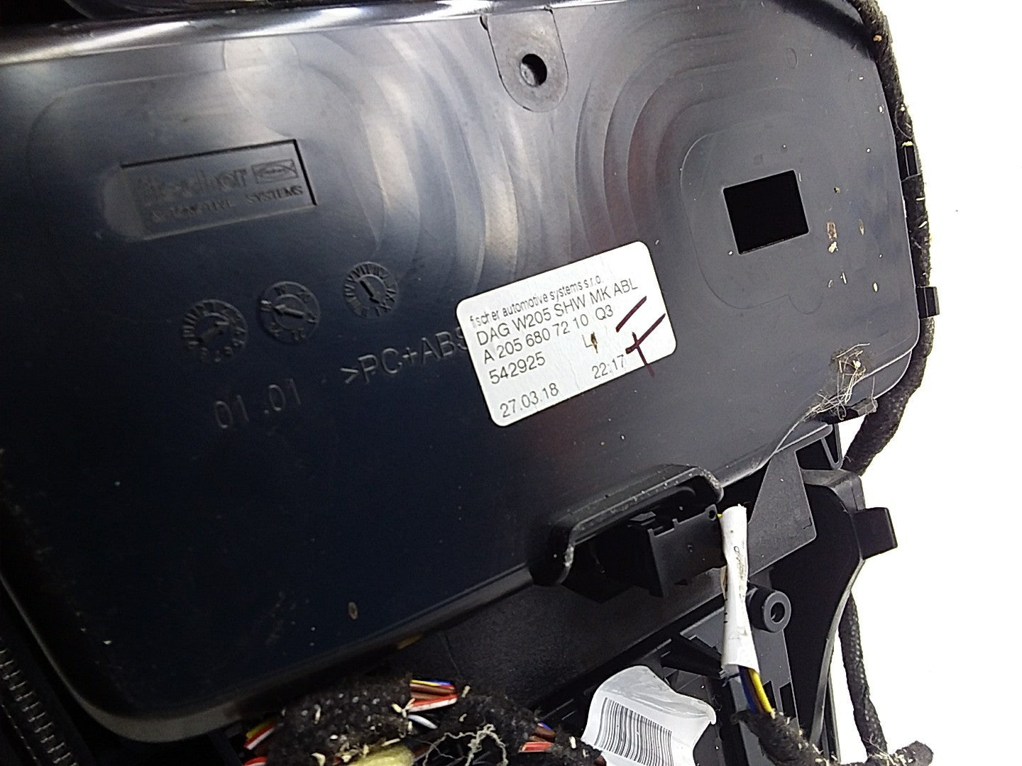 2014 ONWARDS MERCEDES C-CLASS W205 CENTRE  CONSOLE  A2056807210 FMK15 (DAMAGED)