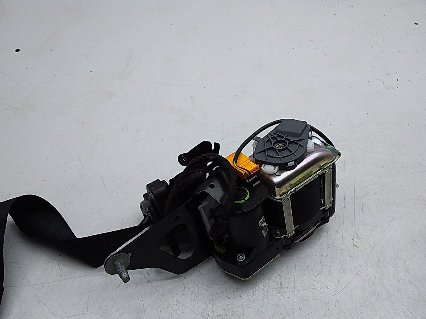 MERCEDES E-CLASS W238 SEAT BELT FRONT RIGHT DRIVER SIDE A2388602900 FMS247 OSF