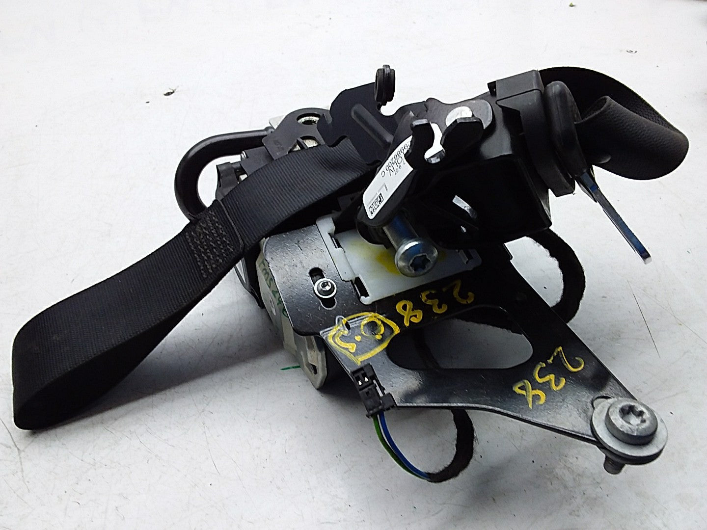 MERCEDES E-CLASS W238 SEAT BELT FRONT RIGHT DRIVER SIDE A2388602900 FMS246 OSF