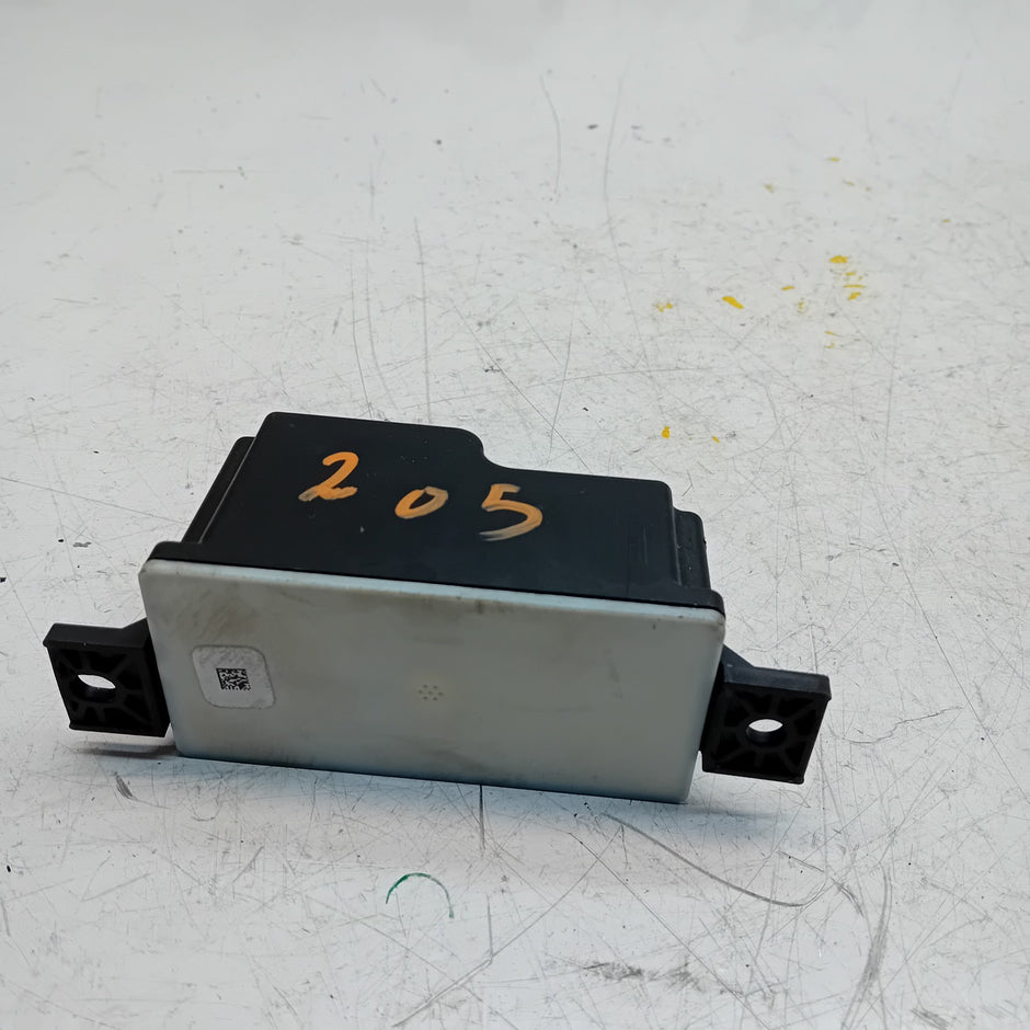 MERCEDES C-CLASS VOLTAGE CONVERTER AUXILIARY BATTERY W205 A2059053414 FM00831