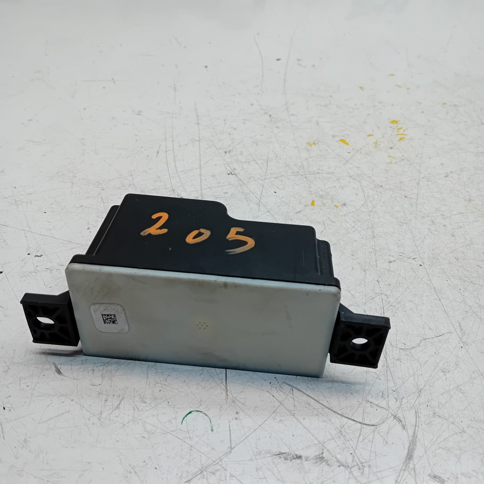MERCEDES C-CLASS VOLTAGE CONVERTER AUXILIARY BATTERY W205 A2059053414 FM00831