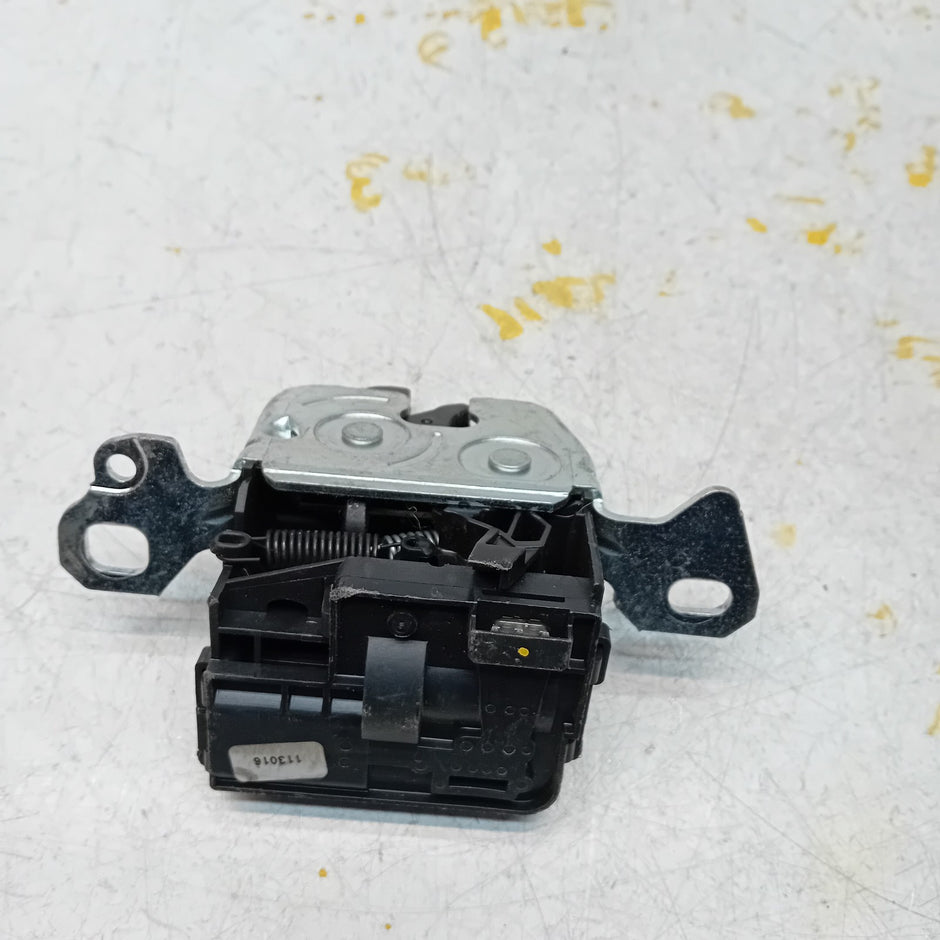GENUINE MERCEDES BENZ C-CLASS W205 REAR SEAT LOCK / LATCH A2059200176 FM00873