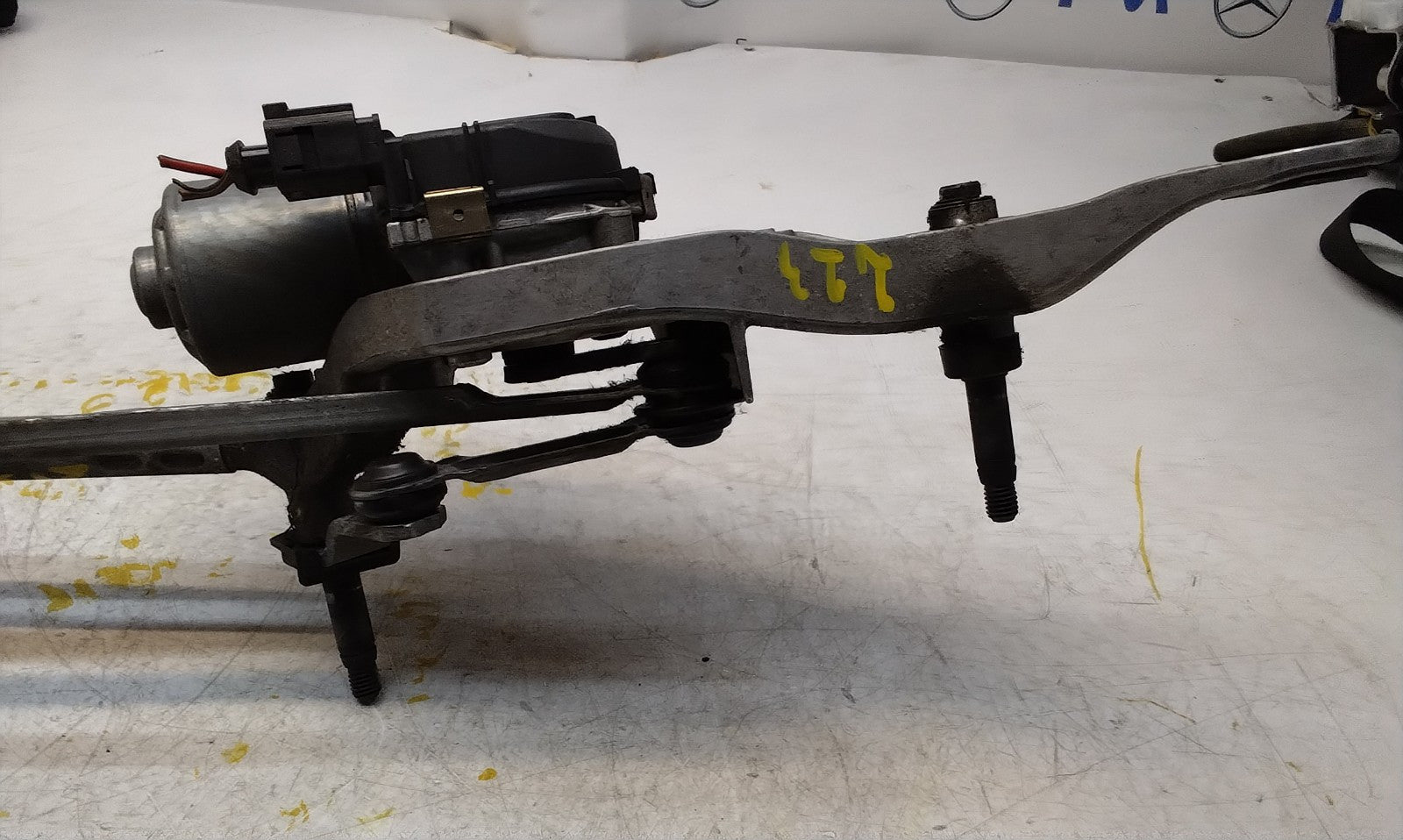 MERCEDES-BENZ E CLASS W213 FRONT WIPER MOTOR WITH LINKAGE A2138207402 FM00751