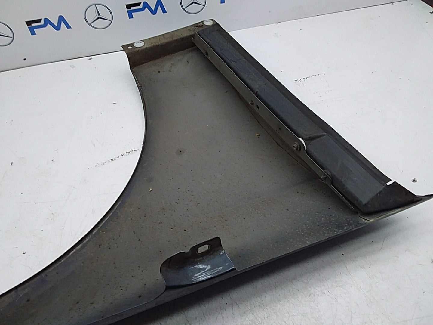 MERCEDES  E-CLASS W212 NS LEFT PASSENGER SIDE WINGS FMW31 A2128610901