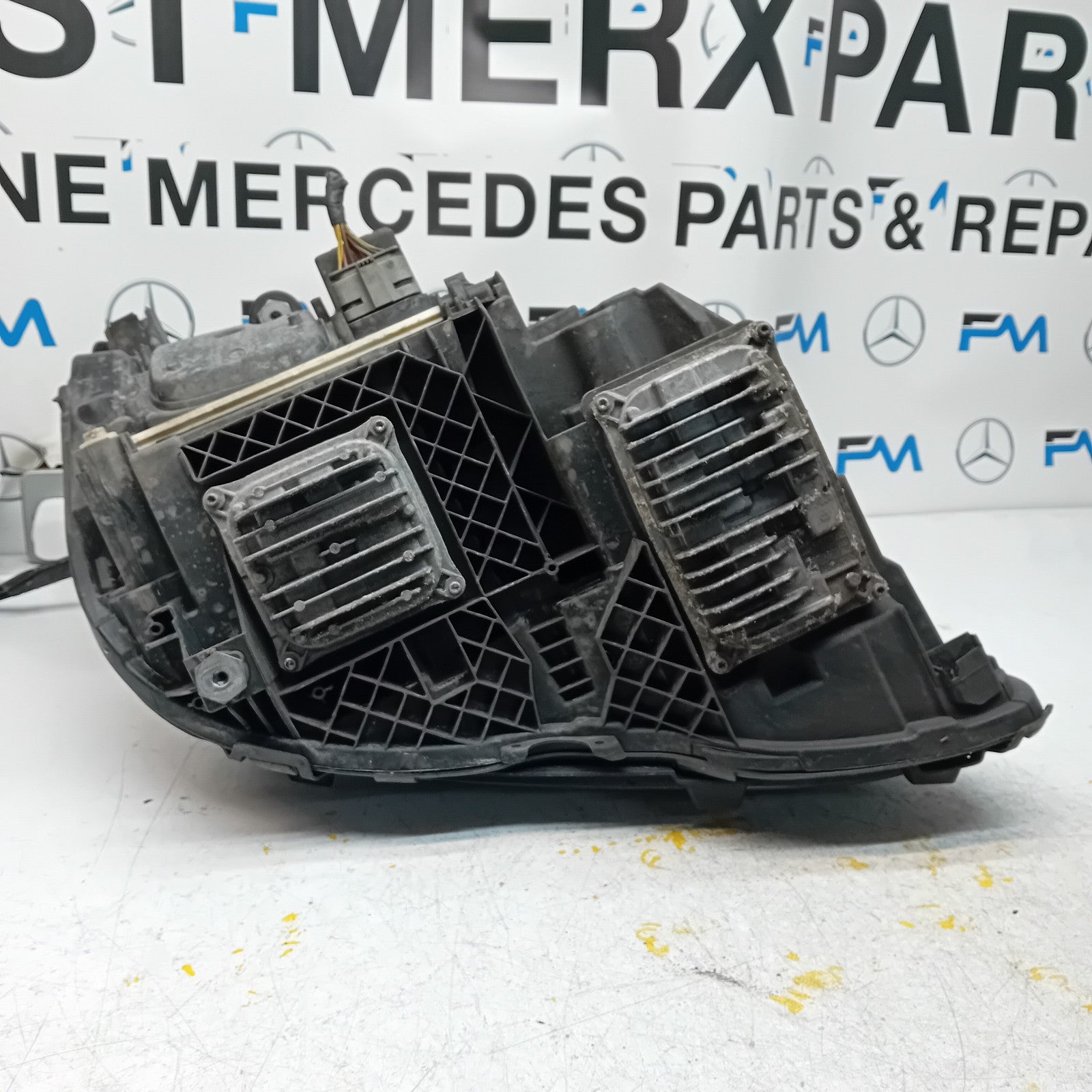MERCEDES E-CLASS W212 HEADLIGHT PASSENGER NS LEFT A2129062903 2015 FMH176