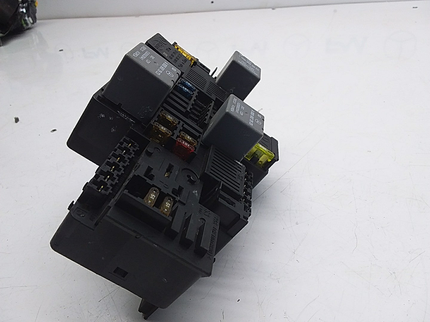 MERCEDES E CLASS FUSE RELAY BOX A2139062202 W213 2016 ONWARDS FMF48