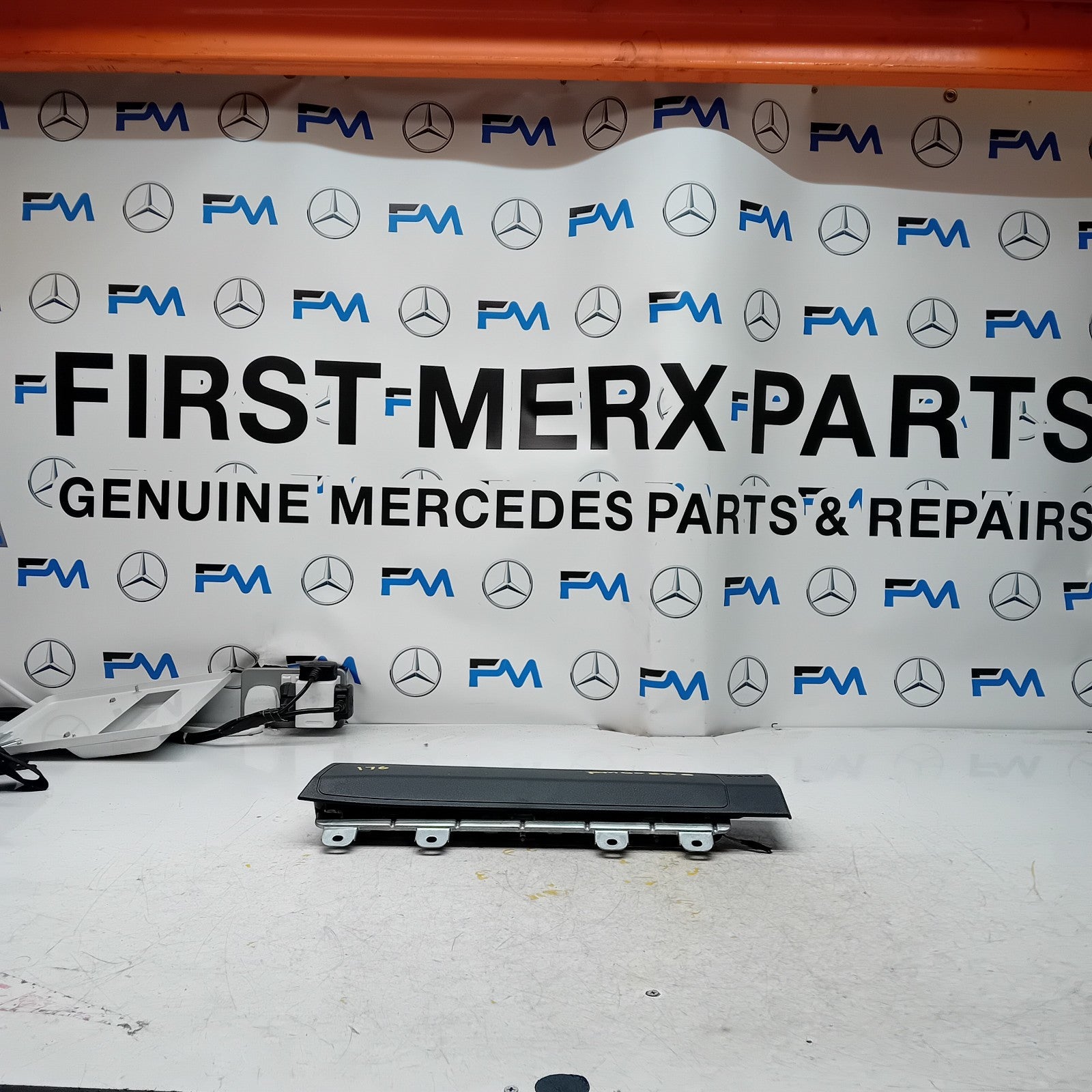 MERCEDES BENZ A-CLASS W176 O/S/F DRIVER SIDE KNEE AIRBAG FM00808
