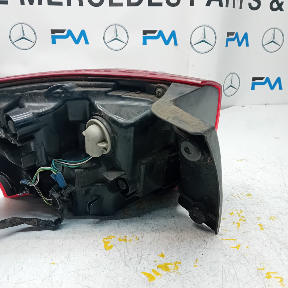 MITSUBISHI OUTLANDER DRIVER SIDE OS REAR TAIL LIGHT FMT189 HALF LED
