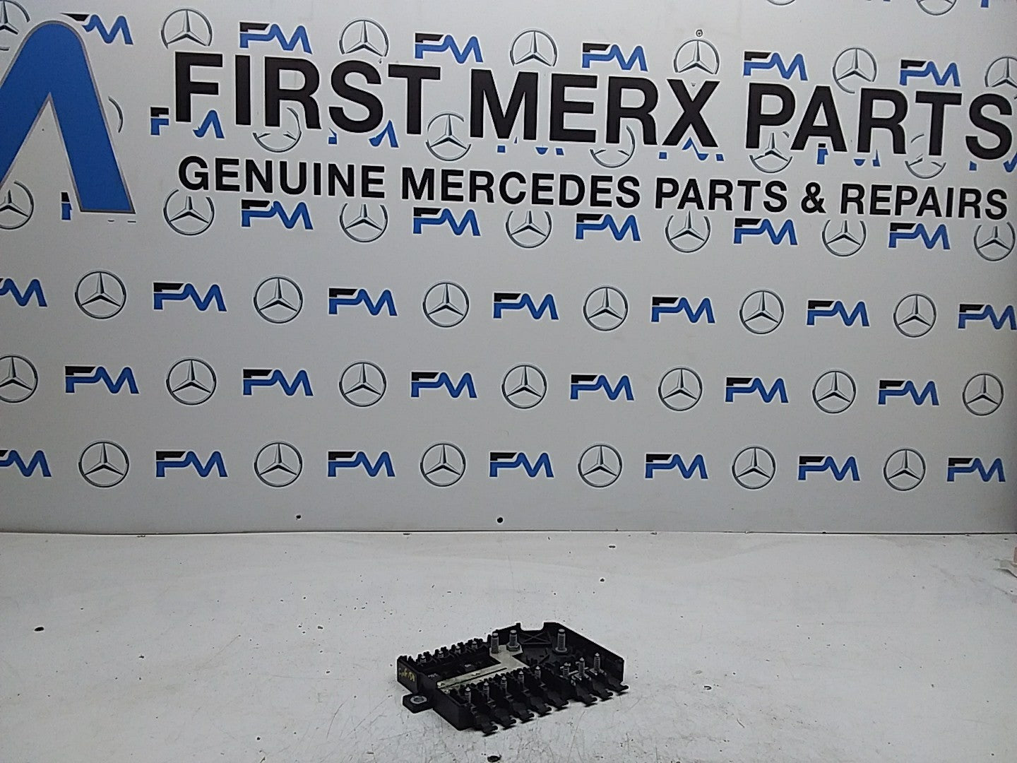 MERCEDES BENZ  E-CLASS  W213 FUSE RELAY JUNCTION BOX  A2135406200  FMF154