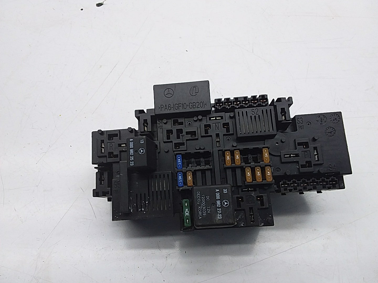 MERCEDES BENZ S-CLASS W222 2014 -2021 FUSE RELAY BOX A2229063202  FMF53