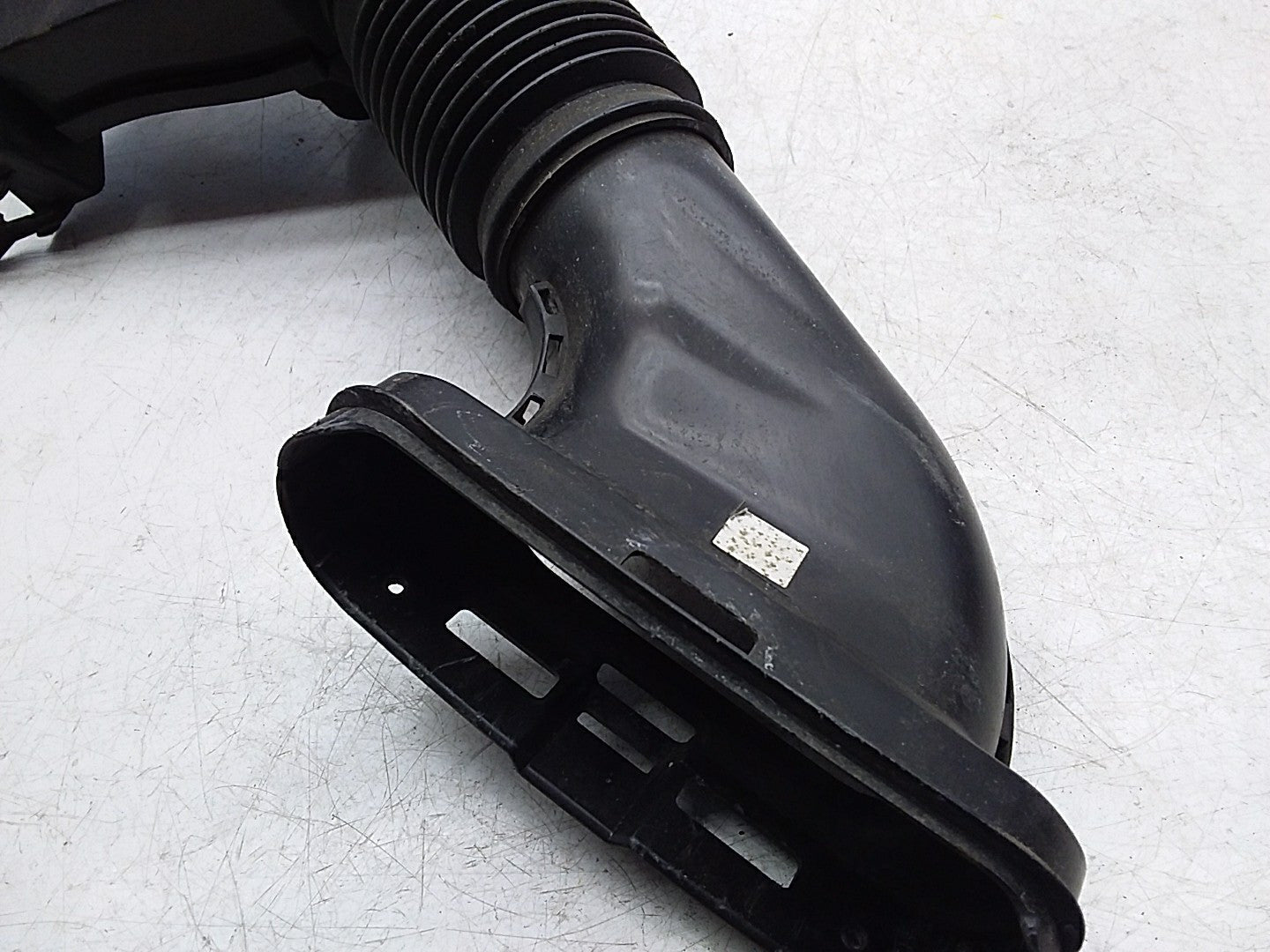 MERCEDES BENZ E-CLASS W213 AIR INTAKE TUBE A6540040097 FMI45 (DAMAGED)