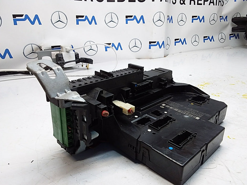 Mercedes E-CLASS W212 Fuse Box RELAY  A2129009622 FMF107