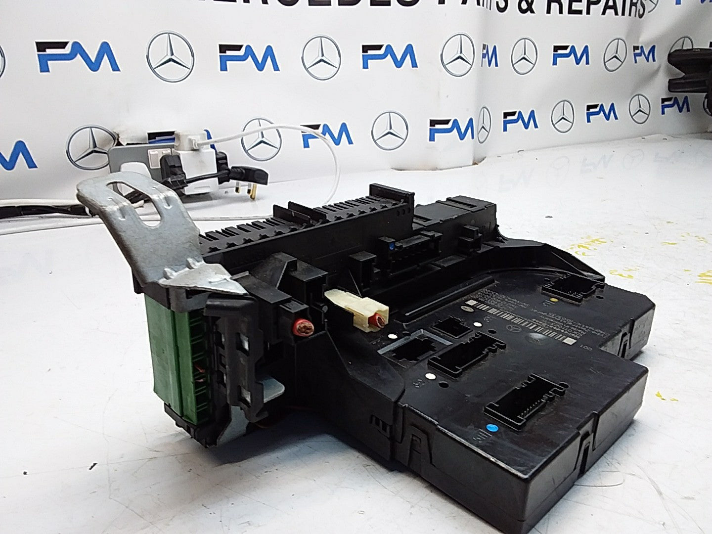 Mercedes E-CLASS W212 Fuse Box RELAY  A2129009622 FMF107