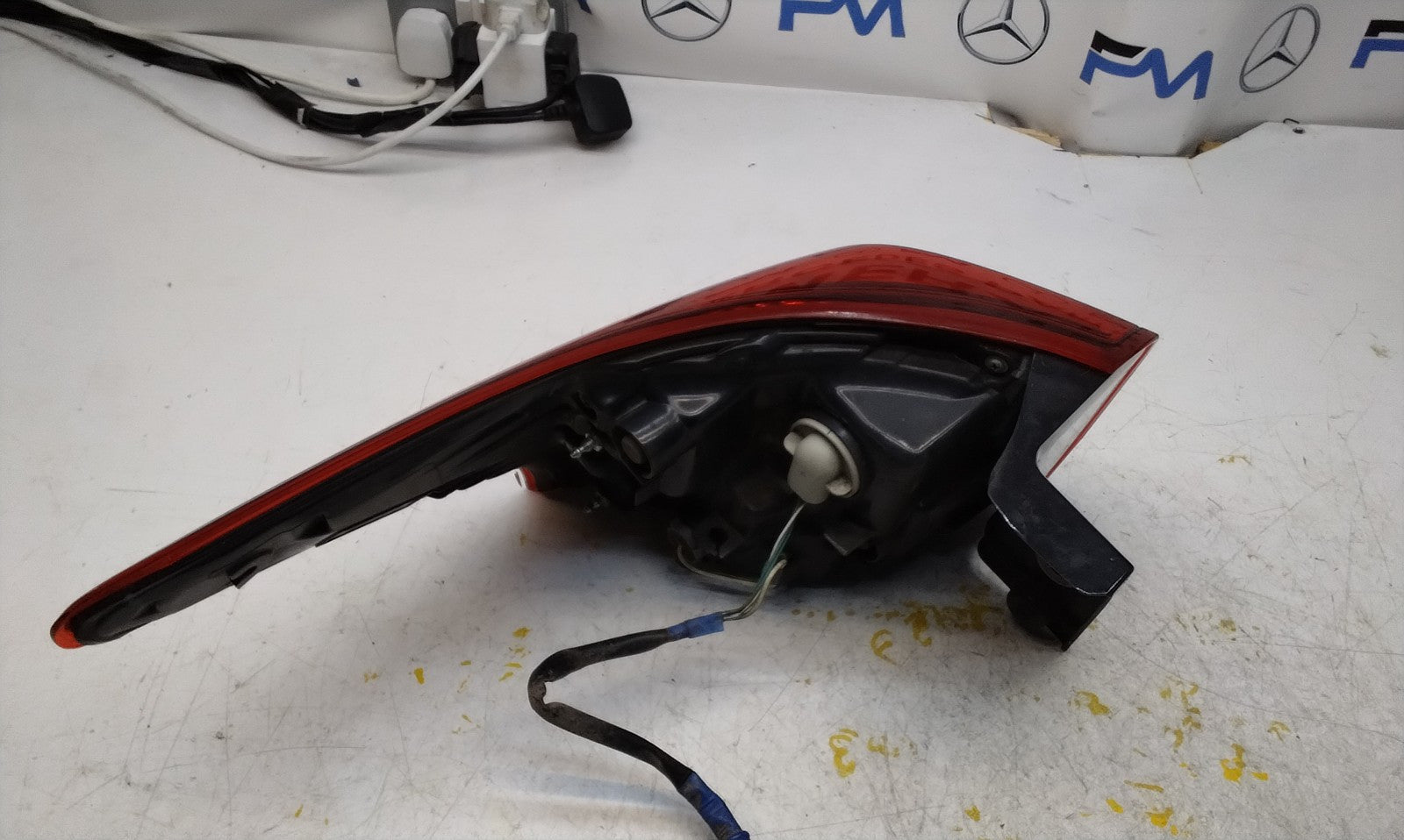 MITSUBISHI OUTLANDER DRIVER SIDE OS REAR TAIL LIGHT FMT209 HALF LED