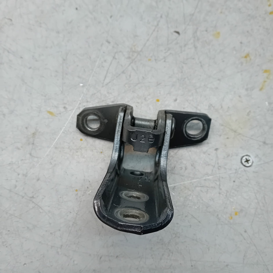 MITSUBISHI OUTLANDER MK3 RIGHT FRONT DOOR LOWER HINGE PANEL A204 A046834 FM00967